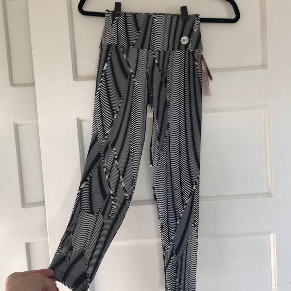 New w/tags LIVE leggings